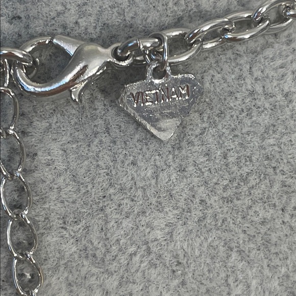 Silver Starfish Pendant Necklace - Picture 4 of 6